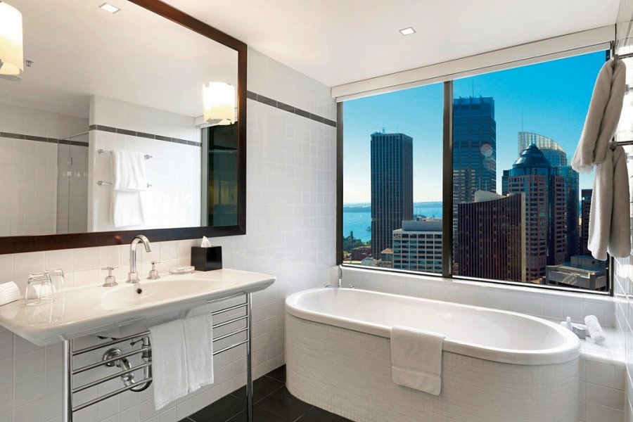 Amora Hotel Jamison Sydney - Beispiel Bad Deluxe Corner King Room (Zimmercodierung UD2)