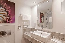 Dorint City-Hotel Salzburg - Beispiel Bad Doppelzimmer (Zimmercodierungen DB1 & DC1)