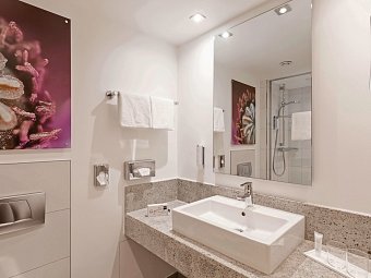 Dorint City-Hotel Salzburg - Beispiel Bad Doppelzimmer (Zimmercodierungen DB1 & DC1)