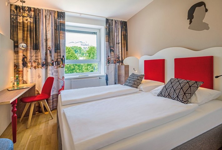 JUFA Hotel Salzburg - Wohnbeispiel Doppelzimmer (Zimmercodierungen DB2, DC2 & EB2)