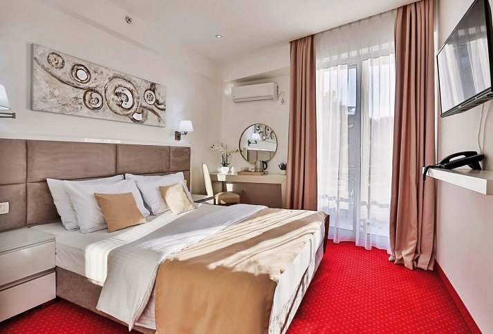 Hotel La Mer - Wohnbeispiel Double Room Sea View (Zimmercodierung DBM)