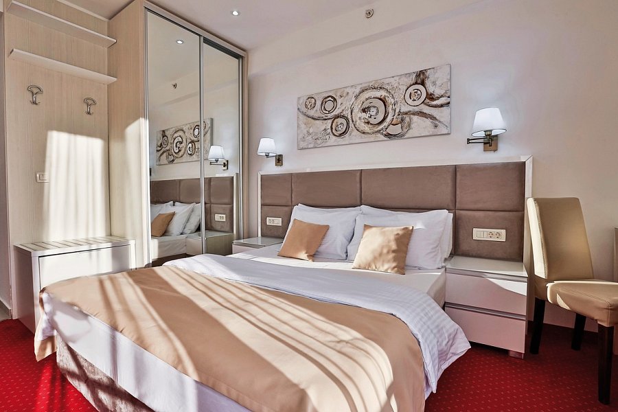 Hotel La Mer - Wohnbeispiel Double Room Sea View (Zimmercodierung DBM)
