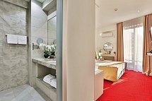Hotel La Mer - Wohnbeispiel Double Room Sea View (Zimmercodierung DBM)