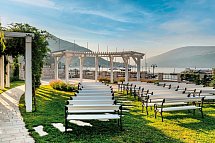 Lazure Hotel & Marina
