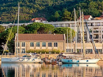 Lazure Hotel & Marina