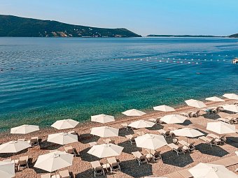 Lazure Hotel & Marina