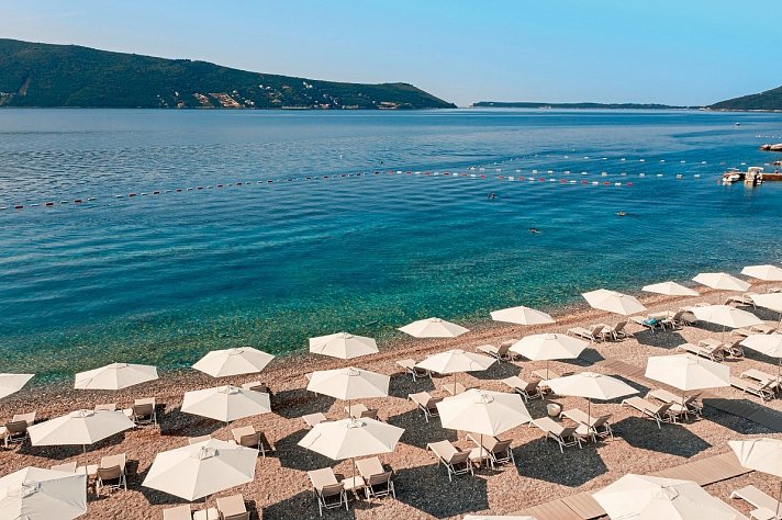 Lazure Hotel & Marina