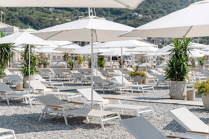 Lazure Hotel & Marina