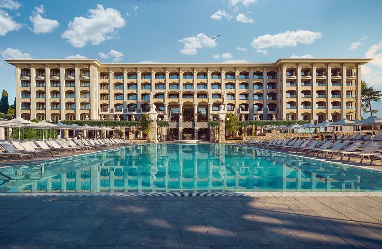 Astor Garden Hotel