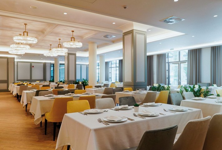 Astor Garden Hotel