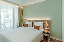 Falkensteiner Hotel & Spa Jesolo - Wohnbeispiel Gondola Suite Superior Partial Sea View (Zimmercodierung WB1)