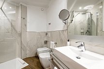 Mediterranee Family & Spa Hotel - Beispiel Bad (Zimmercodierungen WB1, WS1, WI2 & JF2)
