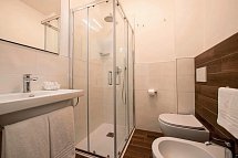 Imperial Palace - Beispiel Bad Doppelzimmer (Zimmercodierungen DB1 & DB2)