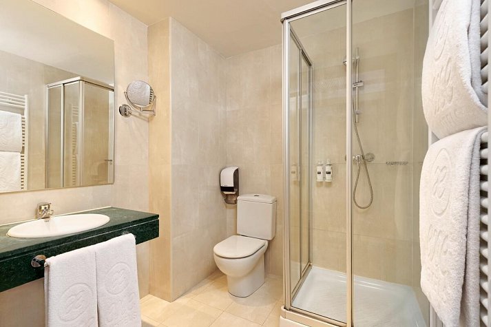 Exe Vienna - Beispiel Bad Doppelzimmer Standard (Zimmercodierung DG1)