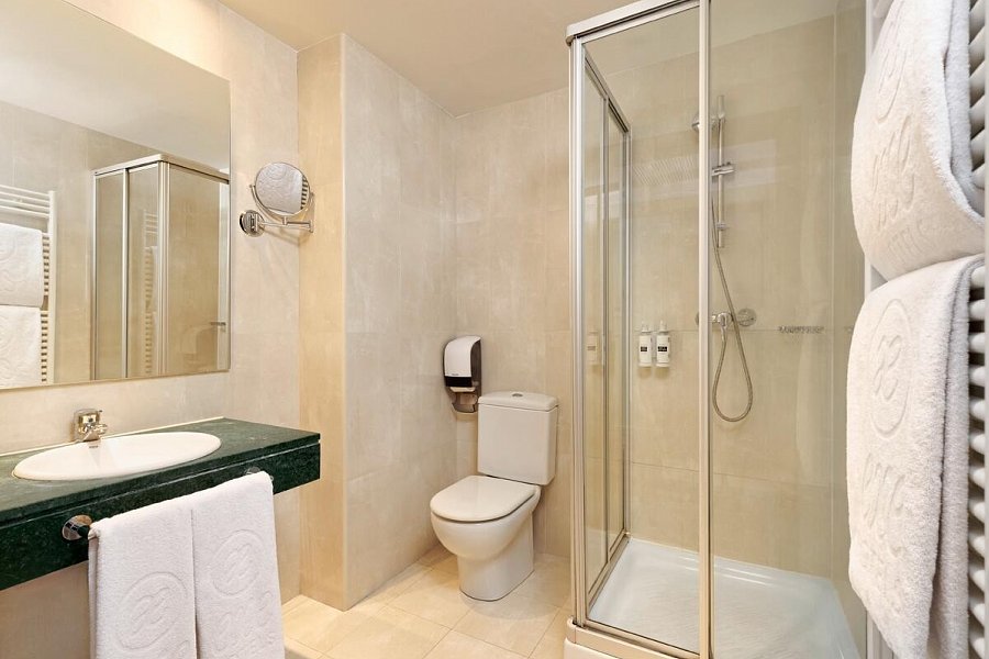 Exe Vienna - Beispiel Bad Doppelzimmer Standard (Zimmercodierung DG1)