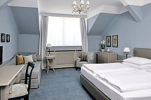 Hotel Kärntnerhof - Wohnbeispiel Dreibettzimmer (Zimmercodierung TB1)