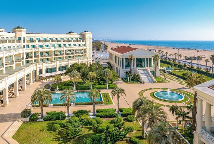 Las Arenas Balneario Resort