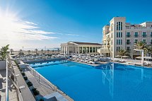 Las Arenas Balneario Resort