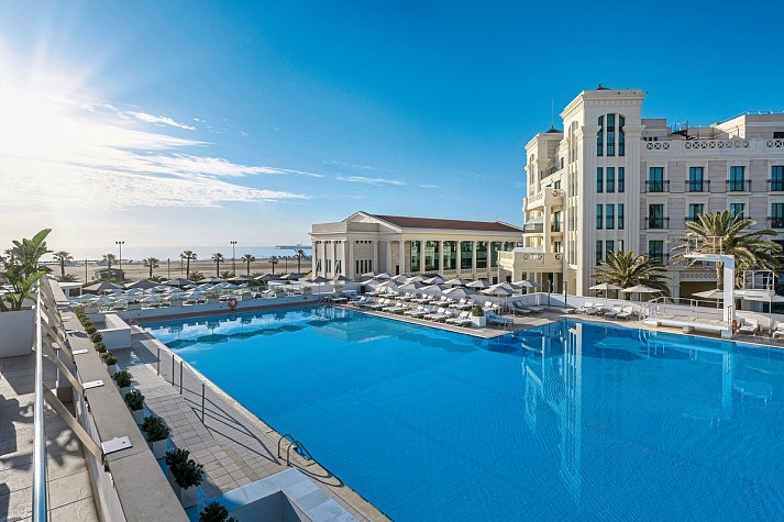 Las Arenas Balneario Resort
