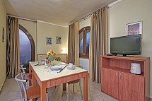 Relais San Rocco - Wohnbeispiel Suite Olivenhainblick und Terrasse (Zimmercodierung SB1)