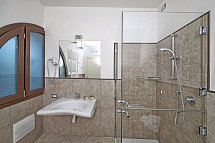 Relais San Rocco - Wohnbeispiel Suite Olivenhainblick und Terrasse (Zimmercodierung SB1)