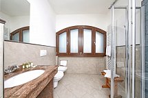 Relais San Rocco - Wohnbeispiel Suite Seeblick und Terrasse (Zimmercodierung AB2)