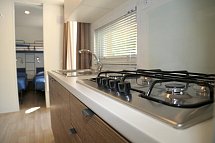 Camping Cisano & San Vito - Wohnbeispiel Mobilheim Rubino Lux (Zimmercodierung CB2)