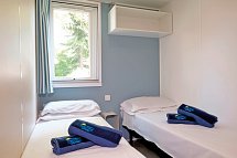 Camping Village Butterfly (by Happy Camp) - Wohnbeispiel Mobilheim Happy Premium (Zimmercodierung CM1)