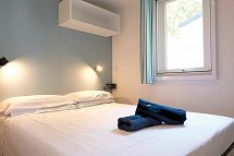Camping Cisano & San Vito (by Happy Camp) - Wohnbeispiel Mobilheim Happy Premium (Zimmercodierung CM1)