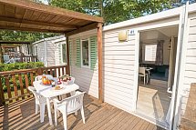 Camping Cisano & San Vito (by Happy Camp) - Wohnbeispiel Mobilheim Happy Premium (Zimmercodierung CM1)