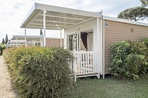 Sentido Lago di Garda Premium Village - Wohnbeispiel Camp Lodge Deluxe Lakeside (Zimmercodierung CD1)