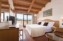 Poiano Garda Resort - Poiano Hotel - Wohnbeispiel Doppelzimmer Seeblick (Zimmercodierung DBI)