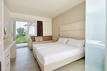 Hotel Royal Village - Wohnbeispiel Doppelzimmer Superior Villa Blumen Seeblick (Zimmercodierung DS2)