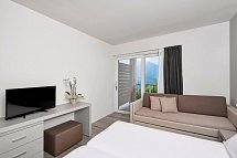 Hotel Royal Village - Wohnbeispiel Doppelzimmer Superior Villa Blumen Seeblick (Zimmercodierung DS2)