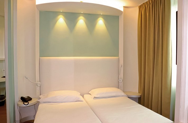 Ark Hotel