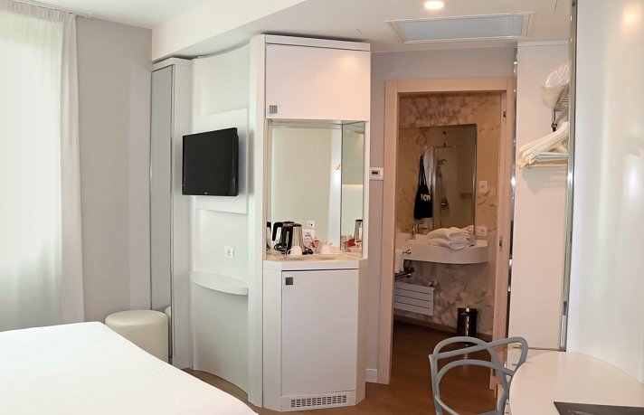 Ark Hotel