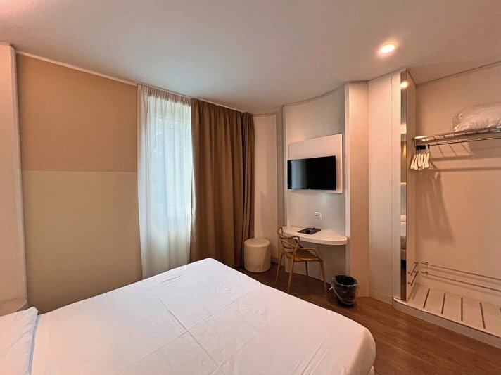 Ark Hotel