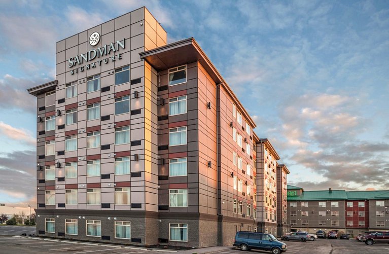 Sandman Signature Hotel Calgary Airport