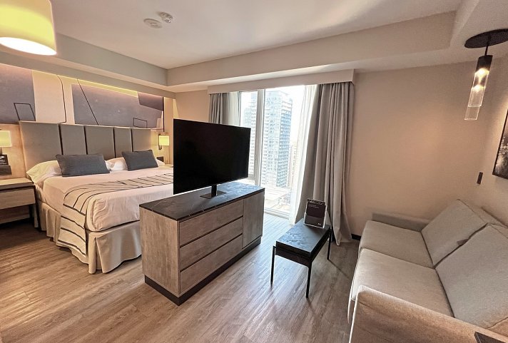 Hotel Riu Plaza Toronto