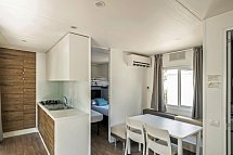 Zaton Holiday Resort Mobilheime - Wohnbeispiel Superior Zwei-Zimmer-Camping Home 4+2 (Zimmercodierung CB3)