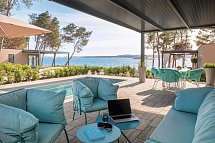 Aminess Style Camping Avalona Glamping Villas & Holiday Homes - Wohnbeispiel Luxury Holiday Home with Pool (Zimmercodierung HB3)