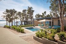 Aminess Style Camping Avalona Glamping Villas & Holiday Homes - Wohnbeispiel Luxury Holiday Home with Pool (Zimmercodierung HB3)