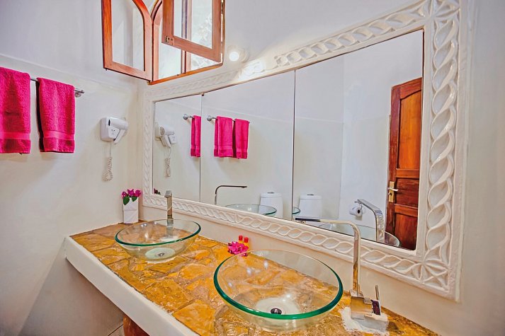 AHG Waridi Beach Resort & Spa - Beispiel Bad (Zimmercodierungen BX1 & BBM)