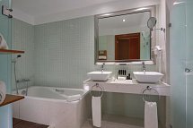 Meliá Madeira Mare - Beispiel Bad Doppelzimmer (Zimmercodierungen DBN, DPN, D1N, ECN, DBM, DCM, D1M, DPM & ECM)