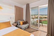 L'Azure Hotel - Wohnbeispiel Doppelzimmer Poolblick (Zimmercodierung DBP)