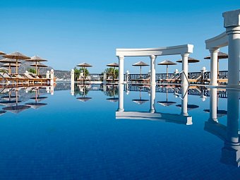 Alexander Beach Hotel & Village Resort
