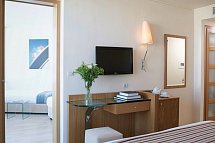 Kriti Beach Hotel - Wohnbeispiel Suite Familie (Zimmercodierung WI1)