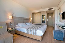 Kriti Beach Hotel - Wohnbeispiel Juniorsuite seitl. Meerblick (Zimmercodierung J1N)