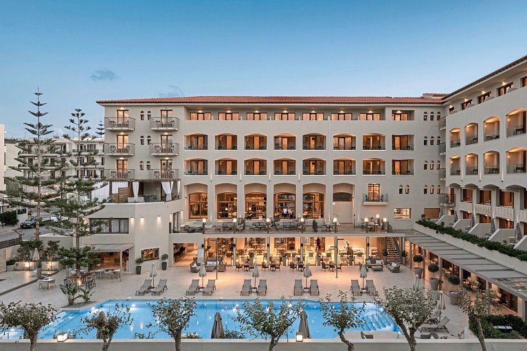 Theartemis Palace