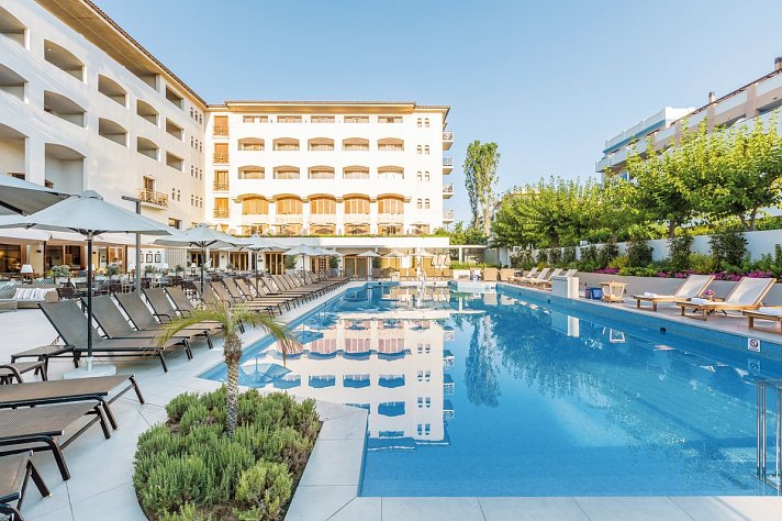 Theartemis Palace
